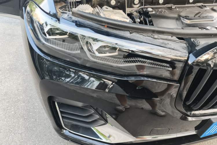 Used BMW X7 2021 xDrive40i Luxury Package with Leading Features Right Front Headlight