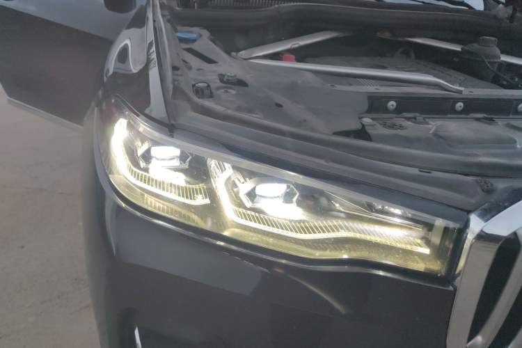 Used BMW X7 2021 xDrive40i Luxury Package with Leading Features Right Front Headlight