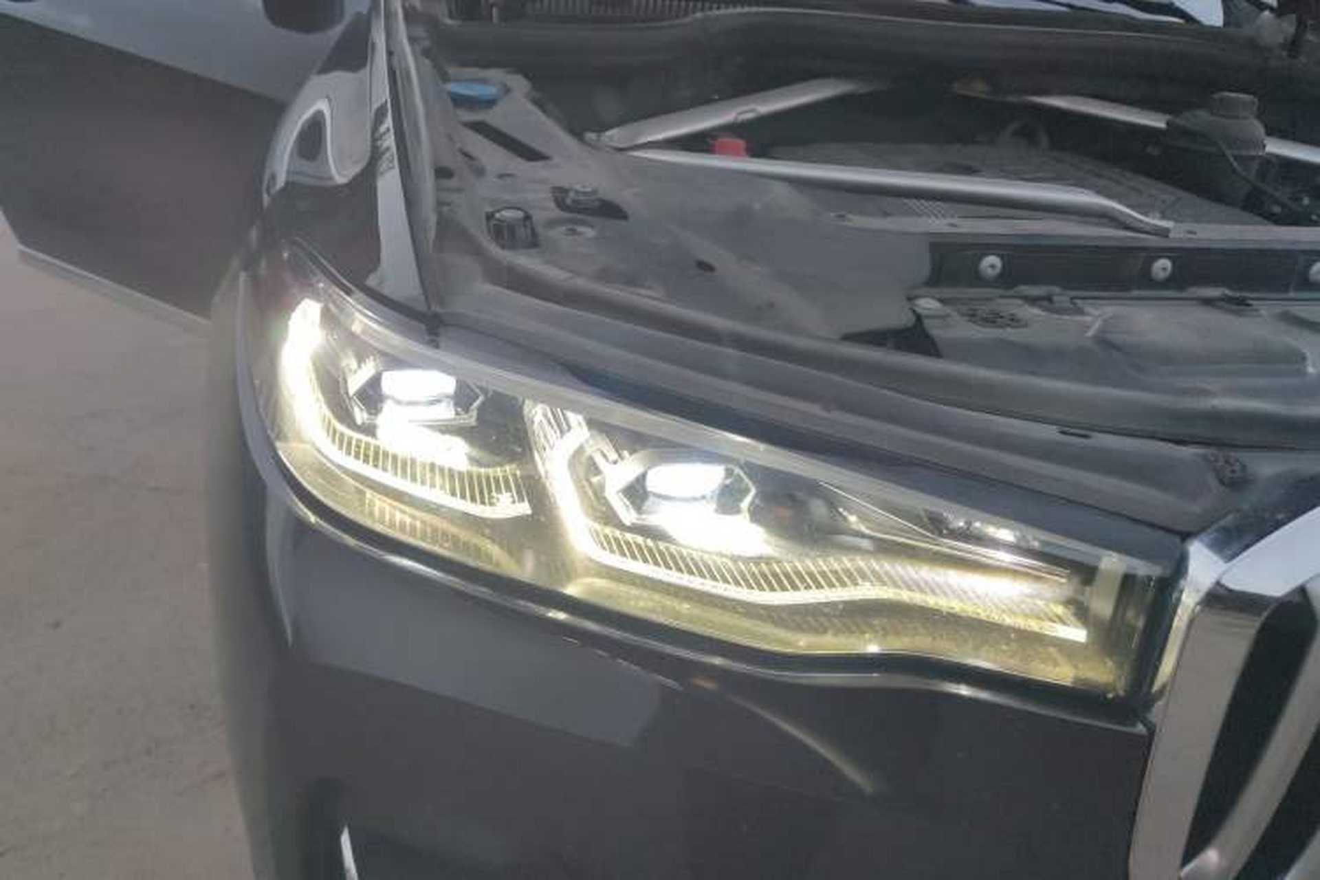 Used BMW X7 2021 xDrive40i Luxury Package with Leading Features Right Front Headlight