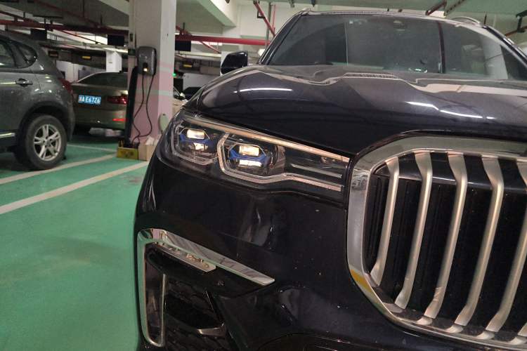 Used BMW X7 2021 xDrive40i Luxury M Sport Package Right Front Headlight