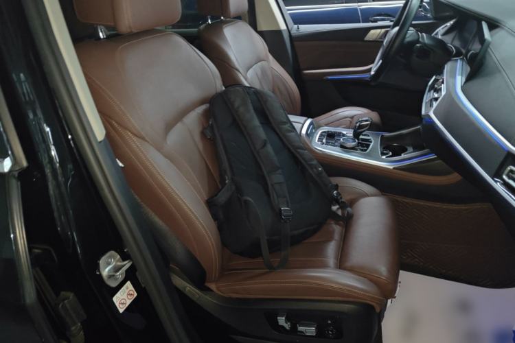 Used BMW X7 2021 xDrive40i Luxury Package with Leading Features Right Front Seat