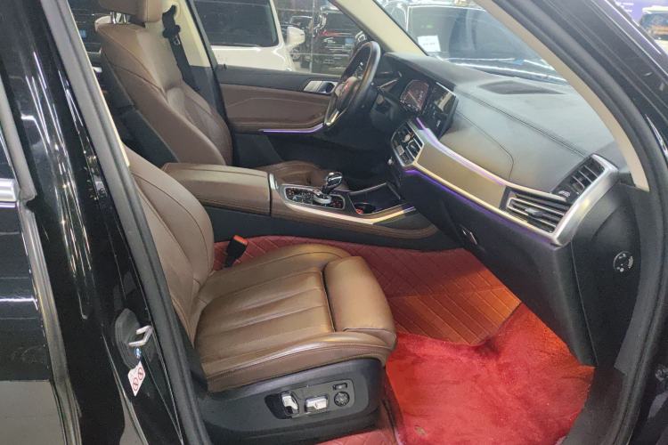 Used BMW X7 2021 xDrive40i Luxury Package with Leading Features Right Front Seat