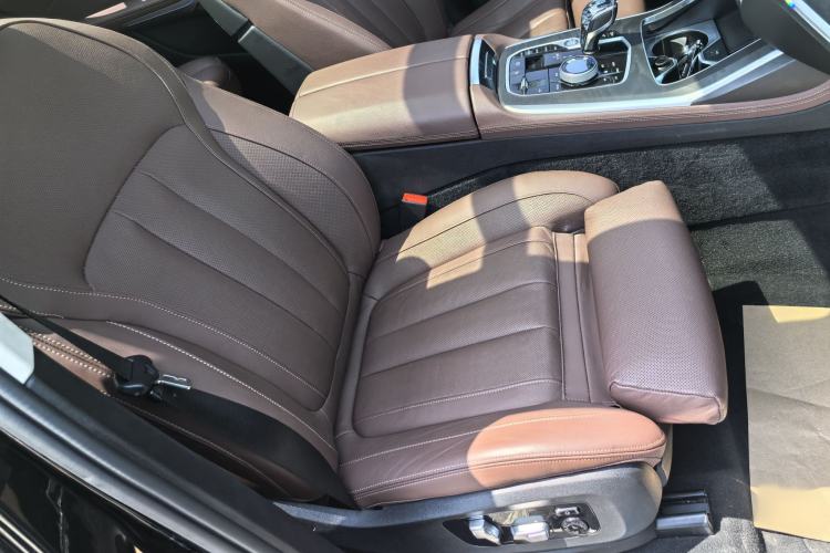 Used BMW X7 2021 xDrive40i Luxury Package with Leading Features Right Front Seat