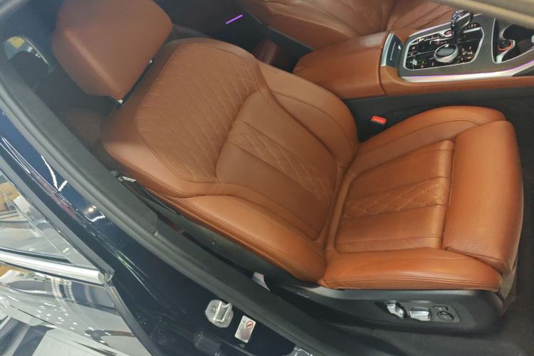 Used BMW X7 2021 xDrive40i Luxury M Sport Package Right Front Seat