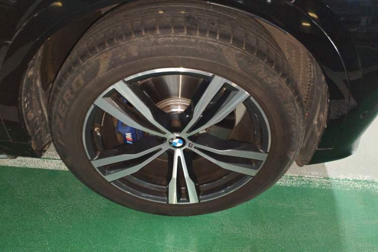 Used BMW X7 2021 xDrive40i Luxury M Sport Package Right Front Wheel Hub