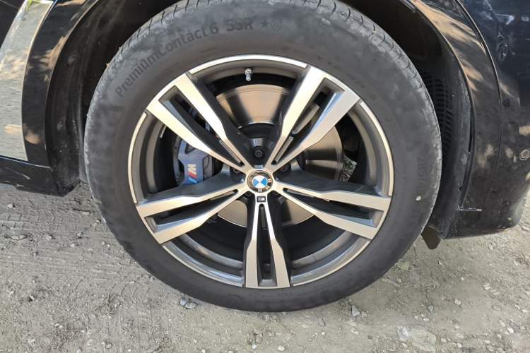 Used BMW X7 2021 xDrive40i Luxury M Sport Package Right Front Wheel Hub