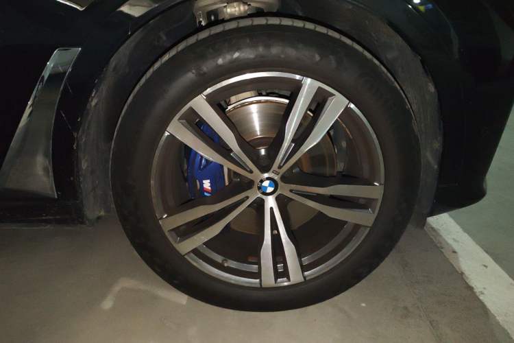 Used BMW X7 2021 xDrive40i Luxury M Sport Package Right Front Wheel Hub