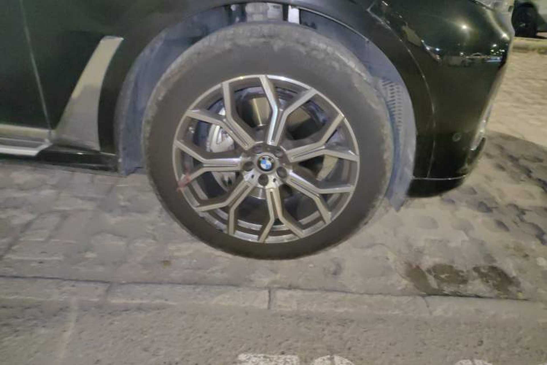 Used BMW X7 2021 xDrive40i Luxury Package with Leading Features Right Front Wheel Hub