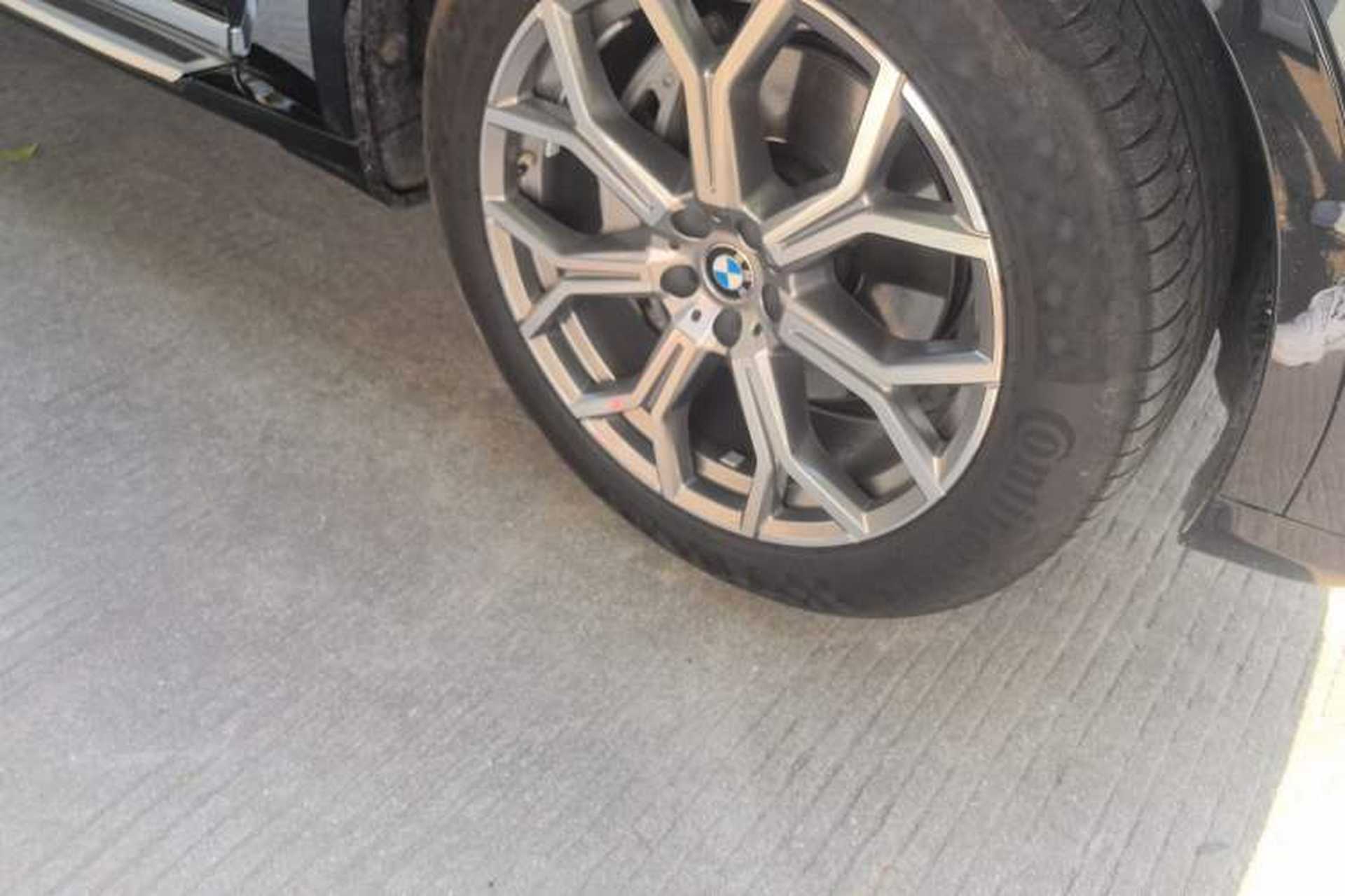 Used BMW X7 2021 xDrive40i Luxury Package with Leading Features Right Front Wheel Hub