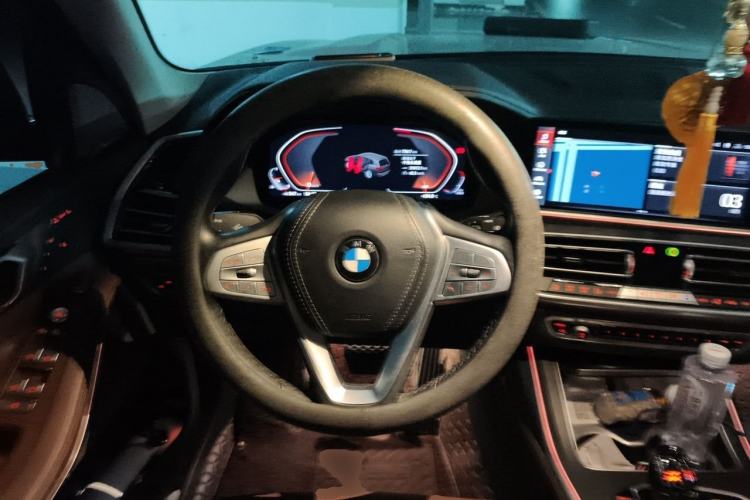 Used BMW X7 2021 xDrive40i Luxury Package with Leading Features Steering Wheel