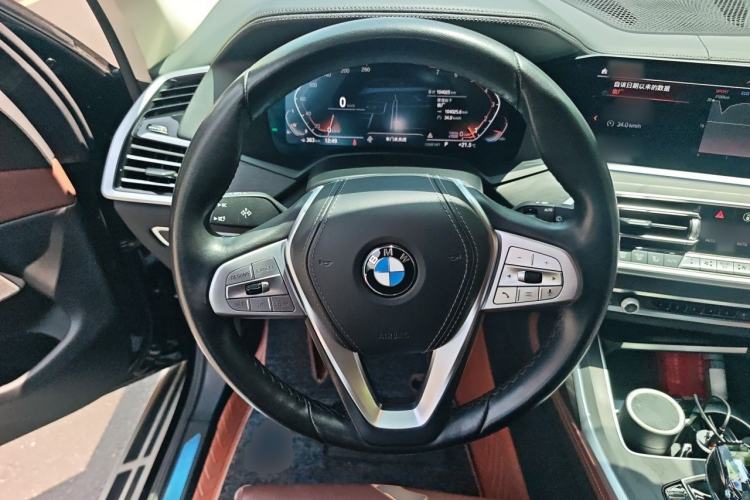 Used BMW X7 2021 xDrive40i Luxury Package with Leading Features Steering Wheel