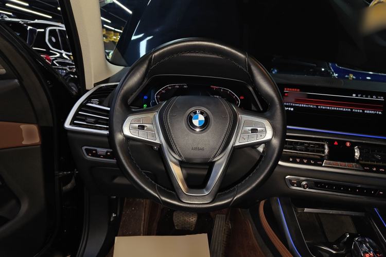 Used BMW X7 2021 xDrive40i Luxury Package with Leading Features Steering Wheel