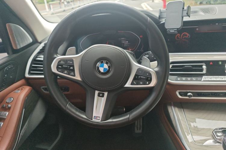 Used BMW X7 2021 xDrive40i Executive Model with M Sport Package Steering Wheel