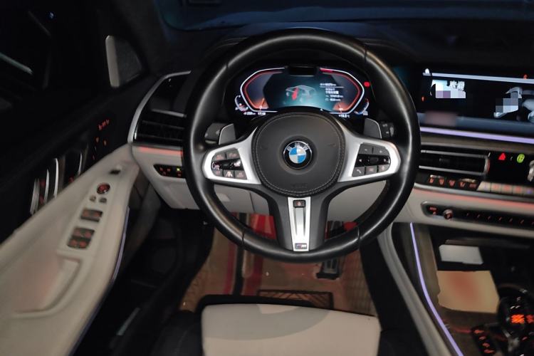 Used BMW X7 2021 xDrive40i Executive Model with M Sport Package Steering Wheel