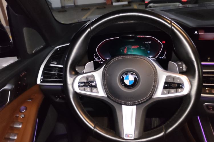 Used BMW X7 2021 Restyled xDrive40i Luxury Version with M Sport Package Steering Wheel