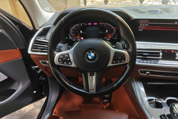 Used BMW X7 2021 xDrive40i Executive Model with M Sport Package Steering Wheel