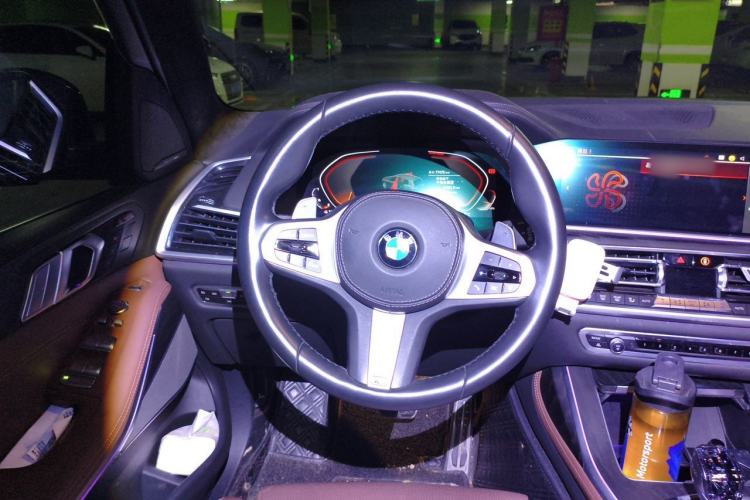 Used BMW X7 2021 xDrive40i Luxury Package with Leading Features Steering Wheel