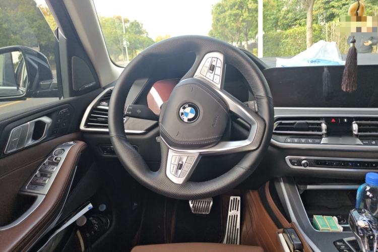 Used BMW X7 2021 xDrive40i Luxury Package with Leading Features Steering Wheel