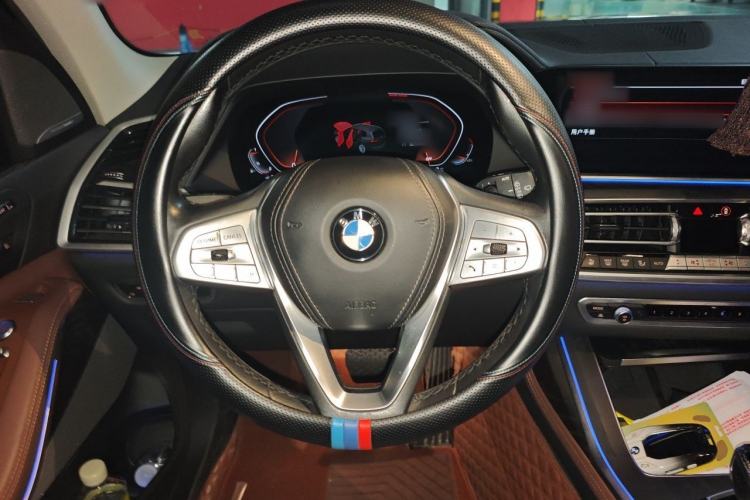 Used BMW X7 2021 xDrive40i Luxury Package with Leading Features Steering Wheel