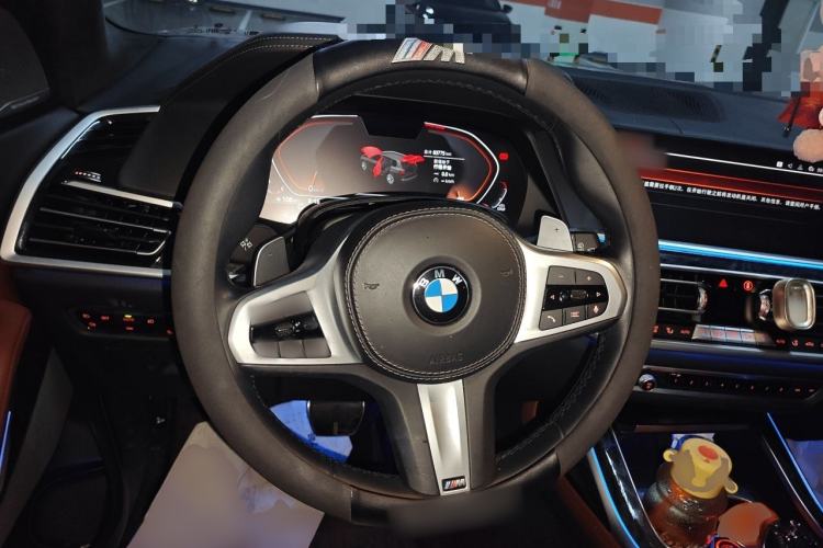 Used BMW X7 2021 Restyled xDrive40i Luxury Version with M Sport Package Steering Wheel
