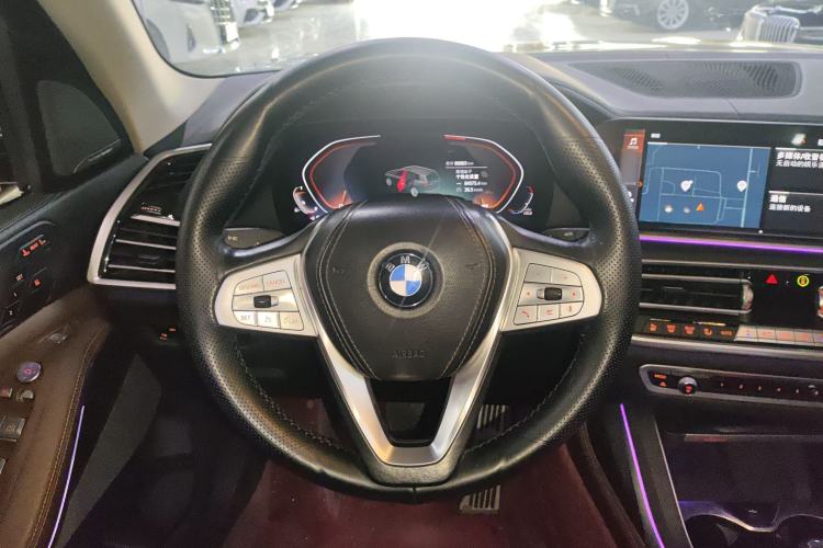 Used BMW X7 2021 xDrive40i Luxury Package with Leading Features Steering Wheel