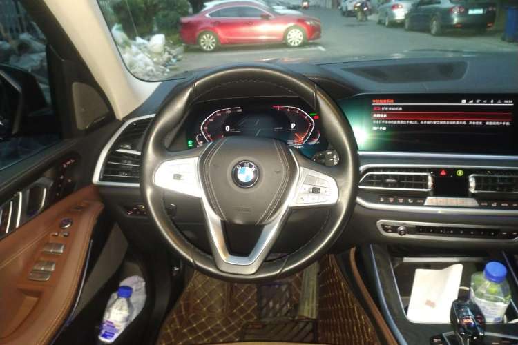 Used BMW X7 2021 xDrive40i Luxury Package with Leading Features Steering Wheel