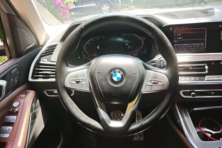 Used BMW X7 2021 xDrive40i Luxury Package with Leading Features Steering Wheel
