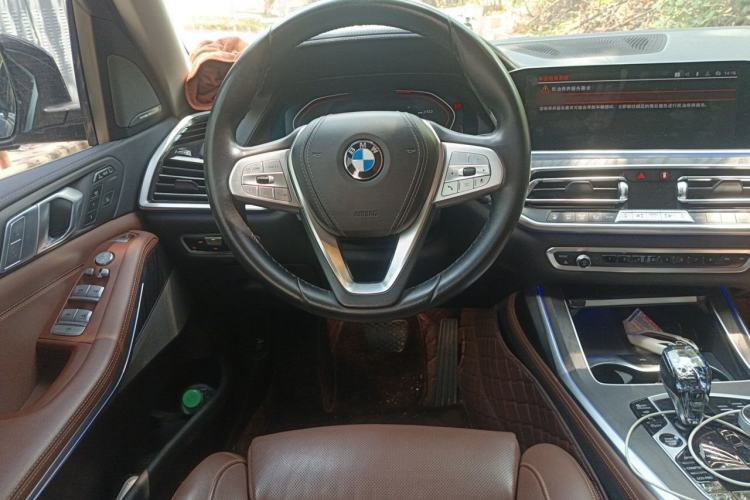 Used BMW X7 2021 xDrive40i Luxury Package with Leading Features Steering Wheel