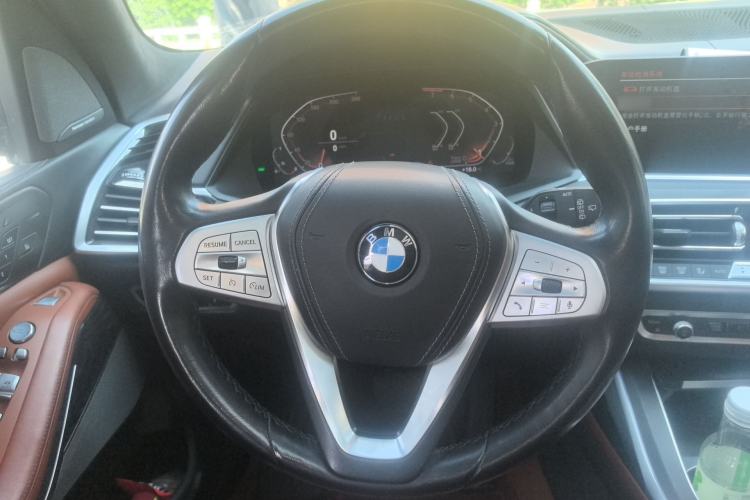 Used BMW X7 2021 Restyled xDrive40i Luxury Package with Premium Features Steering Wheel