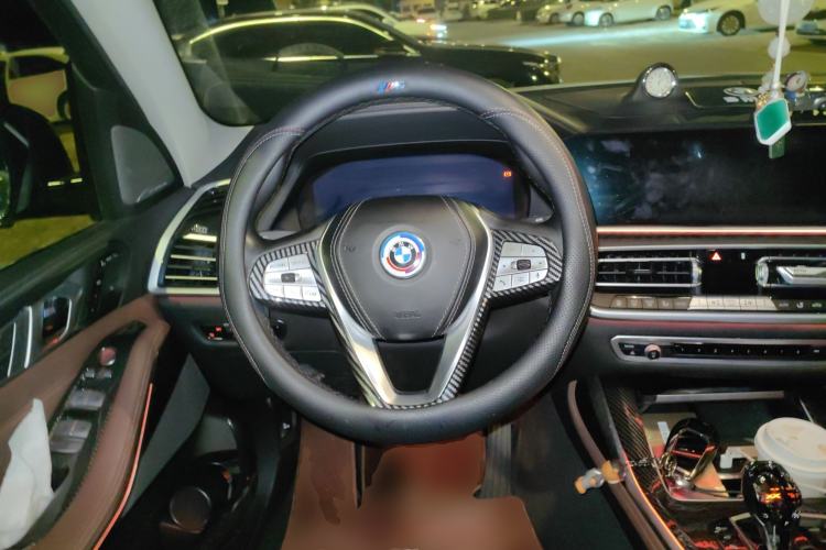 Used BMW X7 2021 xDrive40i Luxury Package with Leading Features Steering Wheel