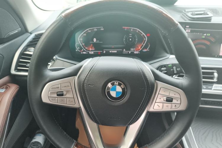 Used BMW X7 2021 xDrive40i Luxury Package with Leading Features Steering Wheel