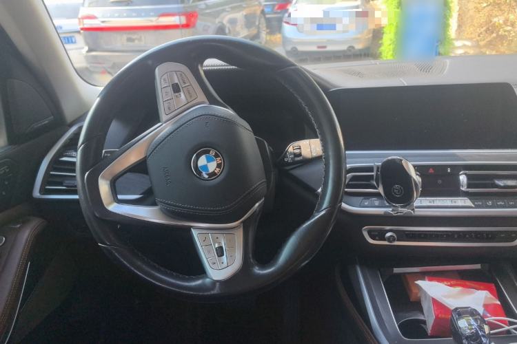 Used BMW X7 2021 xDrive40i Luxury Package with Leading Features Steering Wheel