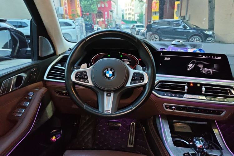 Used BMW X7 2021 xDrive40i Executive Model with M Sport Package Steering Wheel