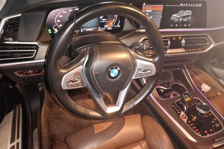 Used BMW X7 2021 xDrive40i Luxury Package with Leading Features Steering Wheel