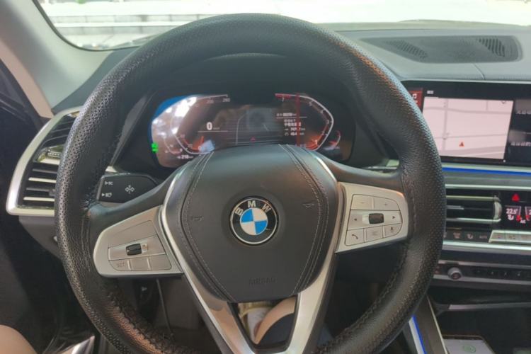 Used BMW X7 2021 xDrive40i Luxury Package with Leading Features Steering Wheel