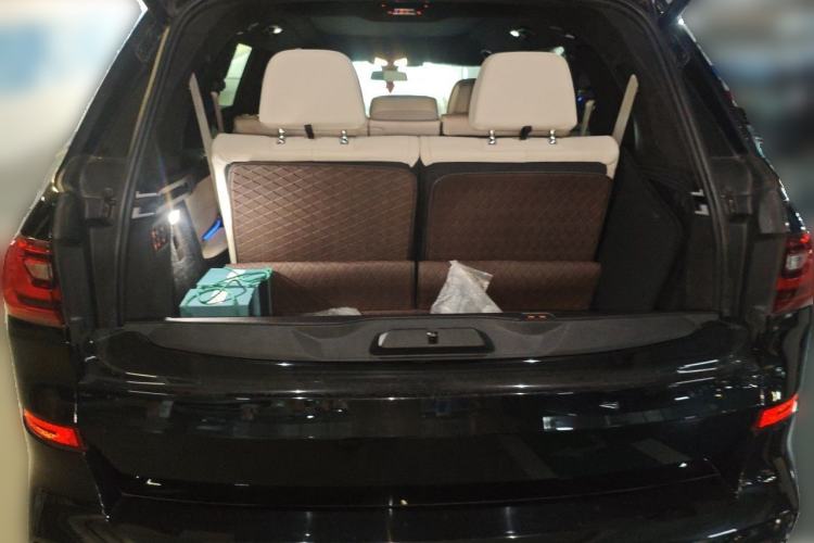 Used BMW X7 2021 xDrive40i Luxury M Sport Package Trunk