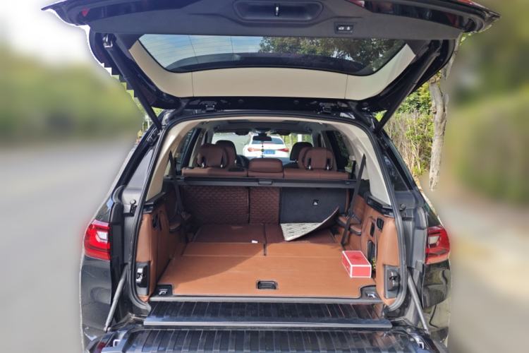 Used BMW X7 2021 xDrive40i Luxury Package with Leading Features Trunk