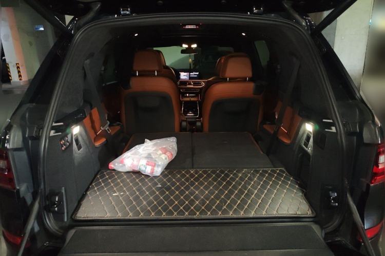 Used BMW X7 2021 xDrive40i Luxury M Sport Package Trunk