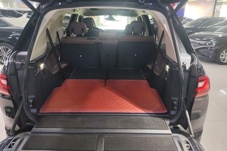 Used BMW X7 2021 xDrive40i Luxury Package with Leading Features Trunk