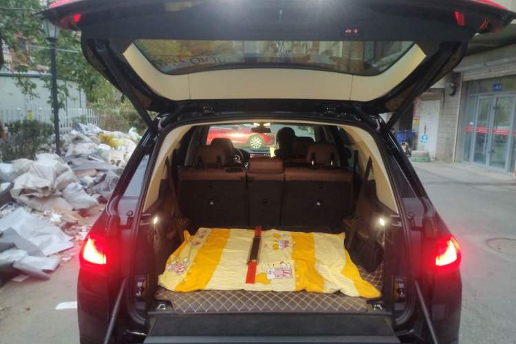 Used BMW X7 2021 xDrive40i Luxury Package with Leading Features Trunk