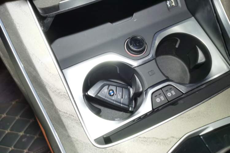 Used BMW X7 2021 Facelifted xDrive40i Luxury Package with Leading Features Vehicle Key