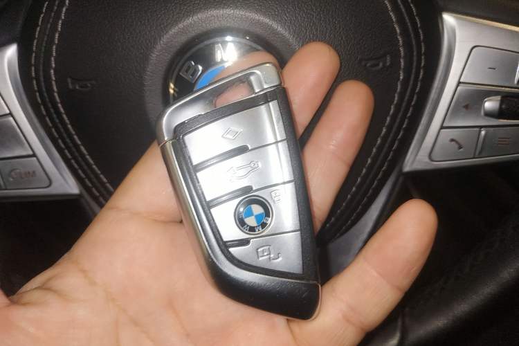 Used BMW X7 2021 xDrive40i Luxury Package with Leading Features Vehicle Key