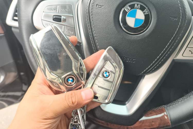 Used BMW X7 2021 xDrive40i Luxury Package with Leading Features Vehicle Key