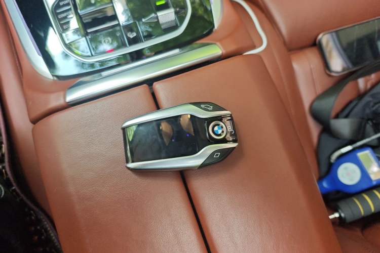 Used BMW X7 2021 xDrive40i Executive Luxury Package Vehicle Key