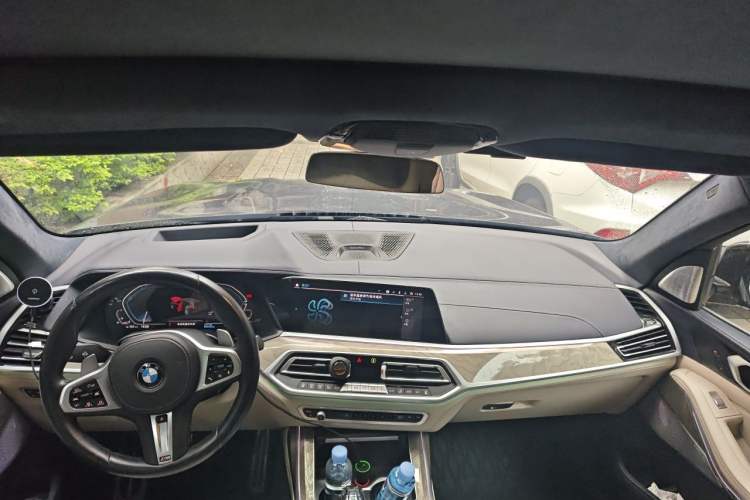 Used BMW X7 2021 xDrive40i Executive Model with M Sport Package Center Console