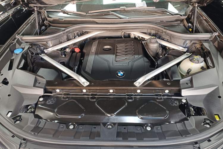 Used BMW X7 2021 xDrive40i Luxury M Sport Package Engine Bay