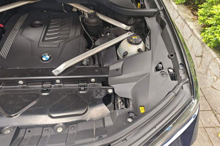 Used BMW X7 2021 xDrive40i Executive Model with M Sport Package Engine Bay Left