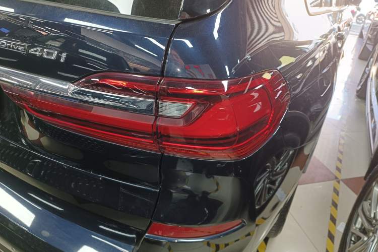 Used BMW X7 2021 xDrive40i Luxury M Sport Package Exterior 6