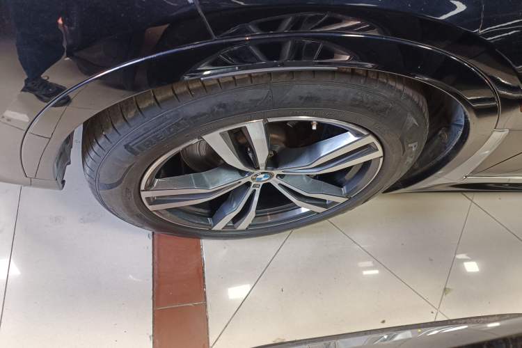 Used BMW X7 2021 xDrive40i Luxury M Sport Package Exterior 7