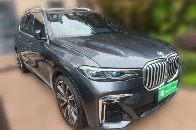 Used BMW X7 2021 xDrive40i Executive Model with M Sport Package Front Right 45 Deg